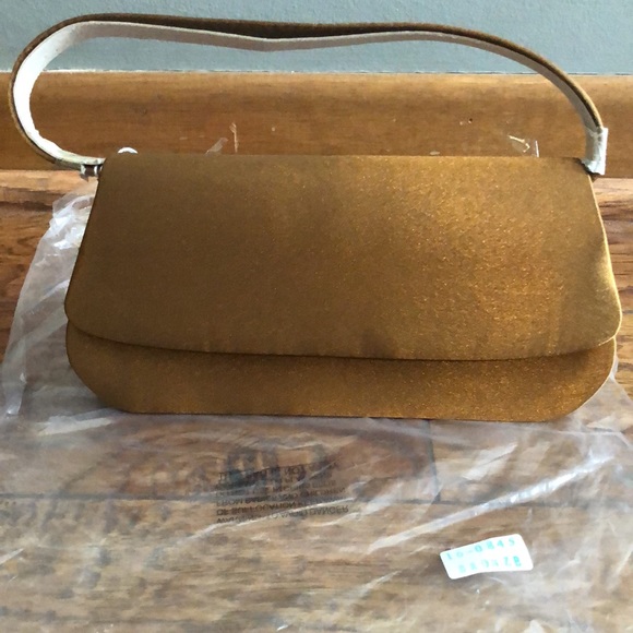BRAND NEW BRONZE CLUTCH PURSE IT IS SMALL! NEW WITH TAGS ON IT! SMOKE FREE HOME - Picture 2 of 8